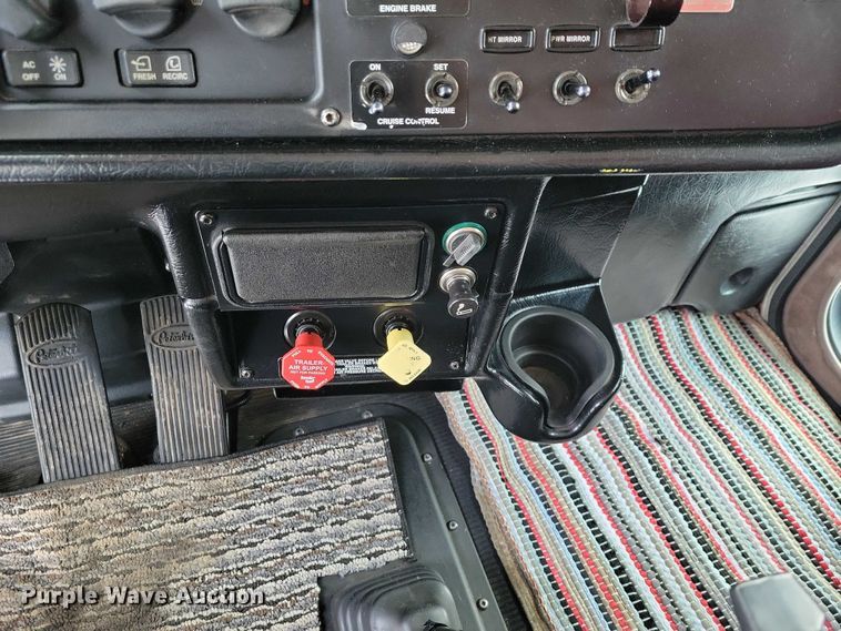 image for item EA2819 2005 Peterbilt 379 dump truck