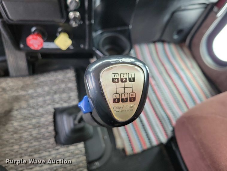 image for item EA2819 2005 Peterbilt 379 dump truck