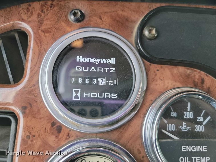 image for item EA2819 2005 Peterbilt 379 dump truck