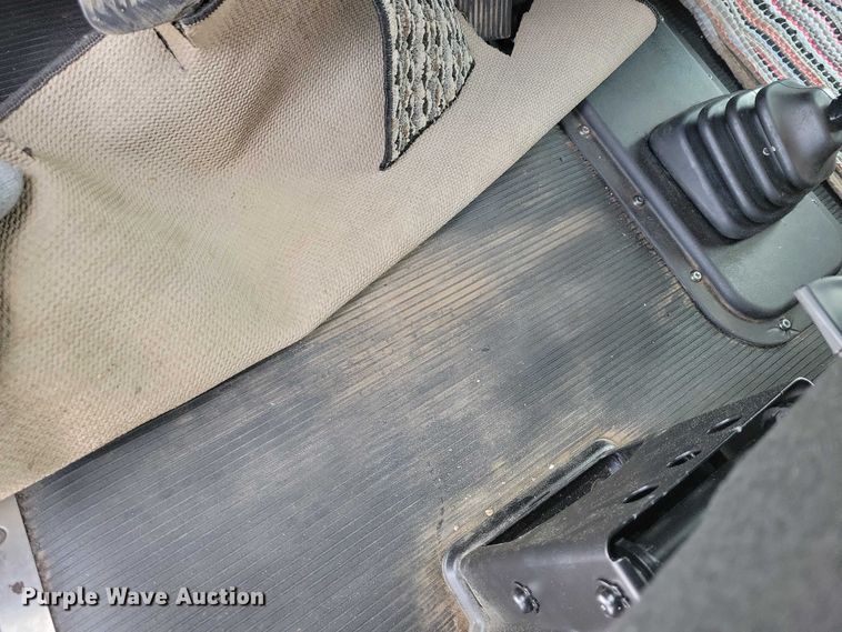 image for item EA2819 2005 Peterbilt 379 dump truck