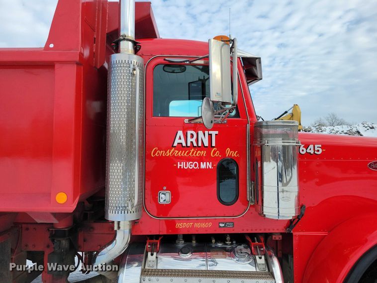 image for item EA2819 2005 Peterbilt 379 dump truck