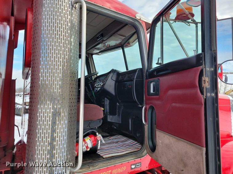 image for item EA2819 2005 Peterbilt 379 dump truck