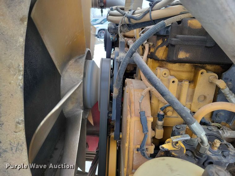 image for item EA2819 2005 Peterbilt 379 dump truck