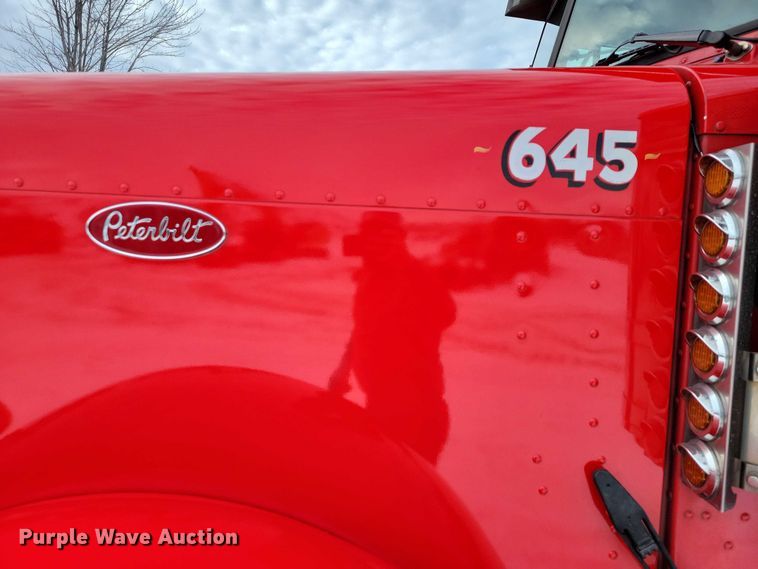 image for item EA2819 2005 Peterbilt 379 dump truck