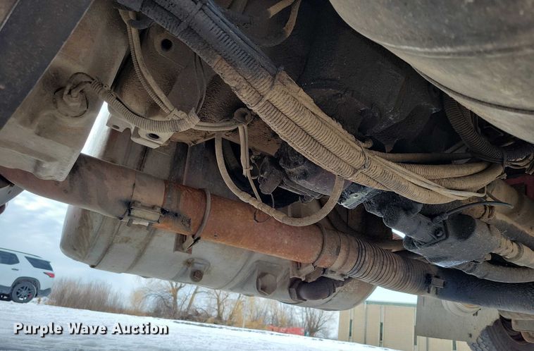 image for item EA2819 2005 Peterbilt 379 dump truck