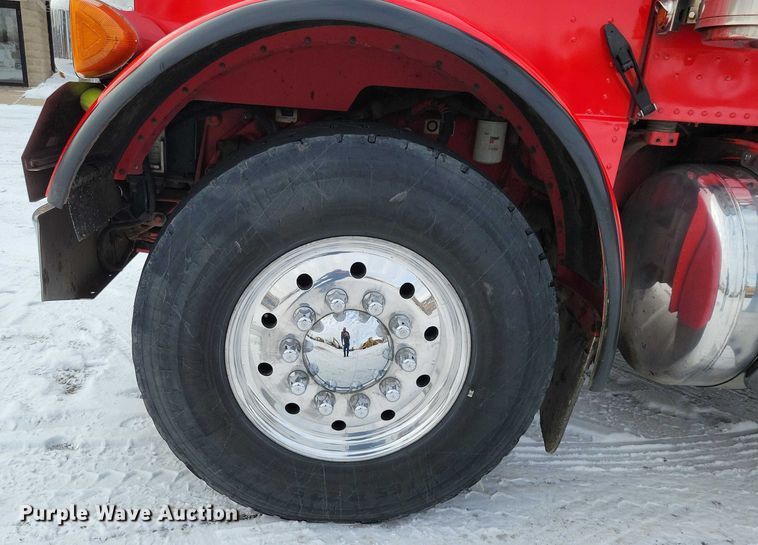 image for item EA2819 2005 Peterbilt 379 dump truck