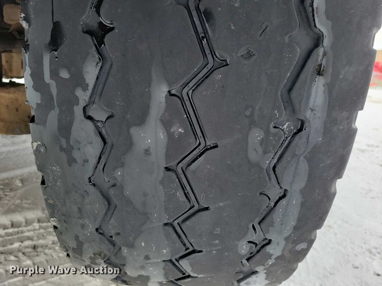 image for item EA2819 2005 Peterbilt 379 dump truck