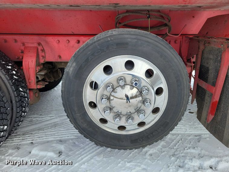 image for item EA2819 2005 Peterbilt 379 dump truck