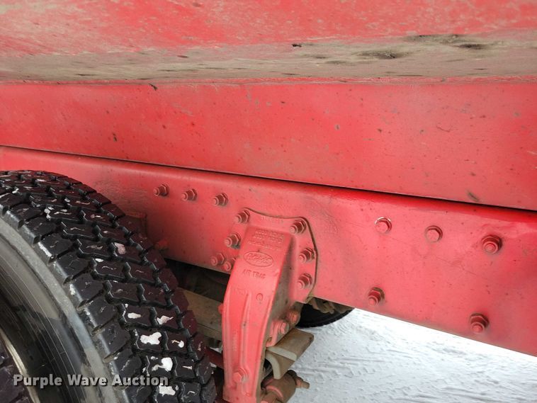 image for item EA2819 2005 Peterbilt 379 dump truck