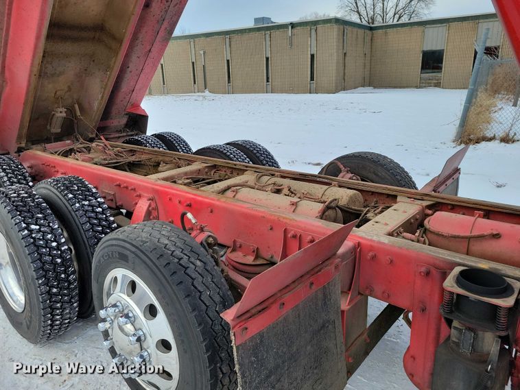 image for item EA2819 2005 Peterbilt 379 dump truck