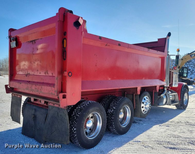 image for item EA2820 2003 Peterbilt 379 dump truck
