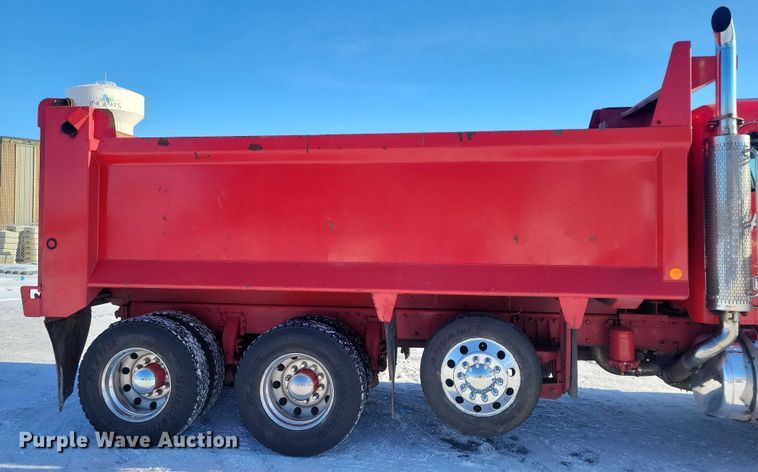 image for item EA2820 2003 Peterbilt 379 dump truck