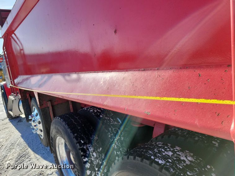 image for item EA2820 2003 Peterbilt 379 dump truck