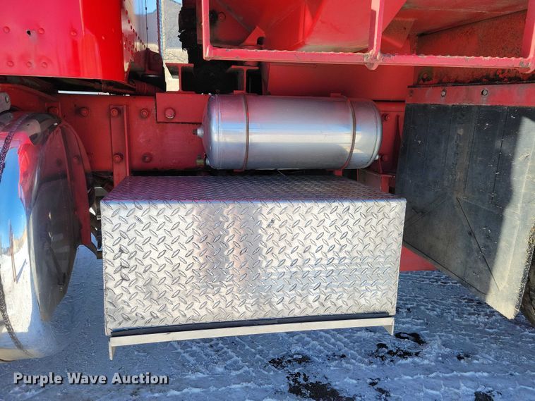 image for item EA2820 2003 Peterbilt 379 dump truck