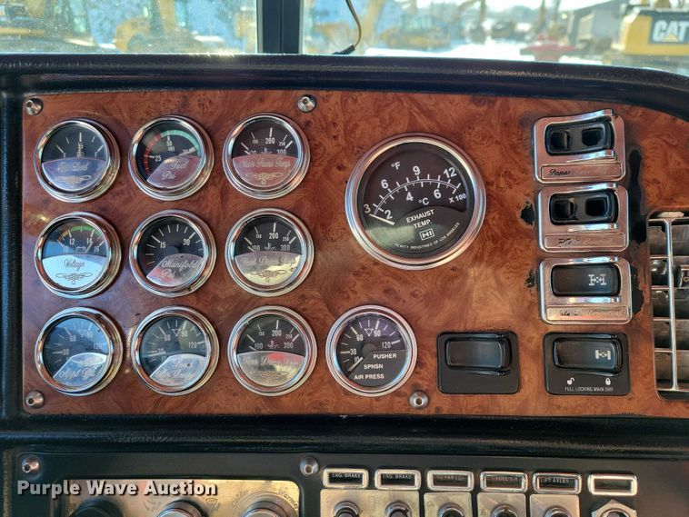 image for item EA2820 2003 Peterbilt 379 dump truck