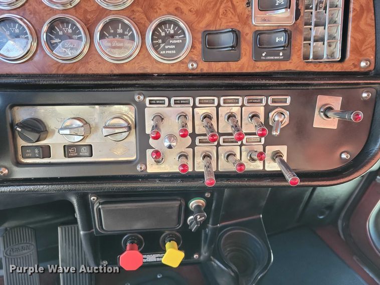 image for item EA2820 2003 Peterbilt 379 dump truck