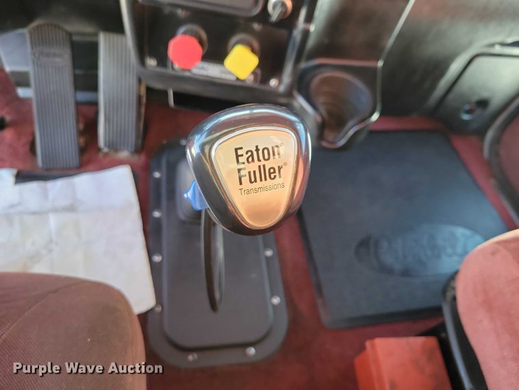 image for item EA2820 2003 Peterbilt 379 dump truck