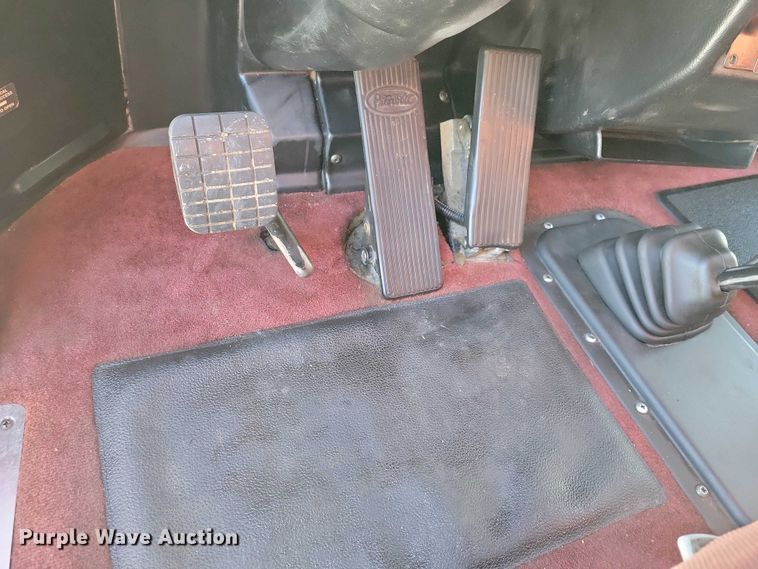 image for item EA2820 2003 Peterbilt 379 dump truck