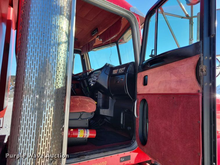 image for item EA2820 2003 Peterbilt 379 dump truck