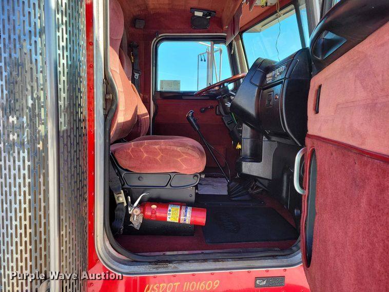 image for item EA2820 2003 Peterbilt 379 dump truck