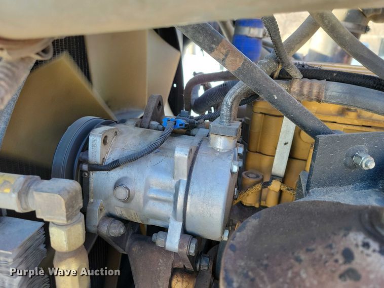 image for item EA2820 2003 Peterbilt 379 dump truck