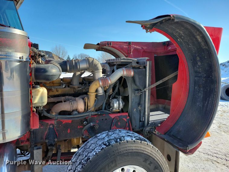 image for item EA2820 2003 Peterbilt 379 dump truck