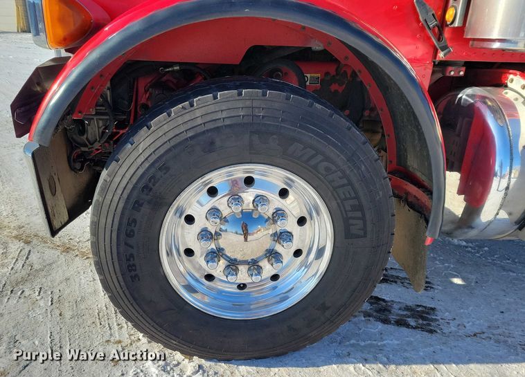 image for item EA2820 2003 Peterbilt 379 dump truck