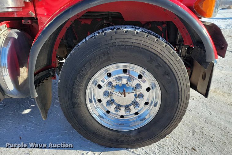 image for item EA2820 2003 Peterbilt 379 dump truck