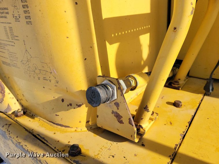 image for item EA2821 2006 Caterpillar 627G conventional scraper 