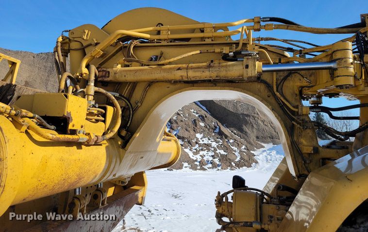 image for item EA2821 2006 Caterpillar 627G conventional scraper 