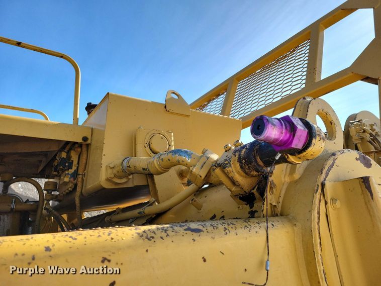 image for item EA2821 2006 Caterpillar 627G conventional scraper 