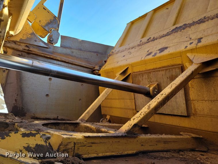 image for item EA2821 2006 Caterpillar 627G conventional scraper 