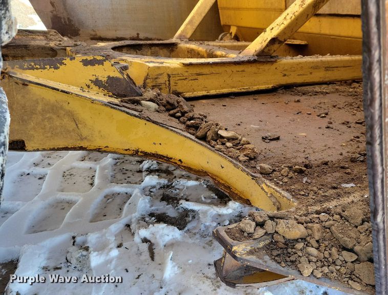 image for item EA2821 2006 Caterpillar 627G conventional scraper 