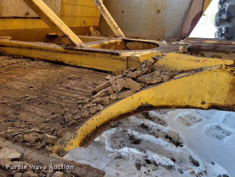 image for item EA2821 2006 Caterpillar 627G conventional scraper 