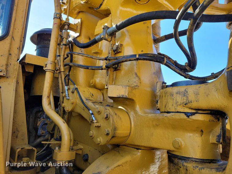 image for item EA2821 2006 Caterpillar 627G conventional scraper 
