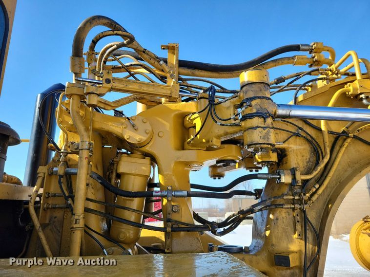 image for item EA2821 2006 Caterpillar 627G conventional scraper 