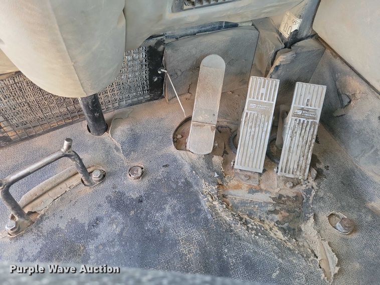 image for item EA2821 2006 Caterpillar 627G conventional scraper 