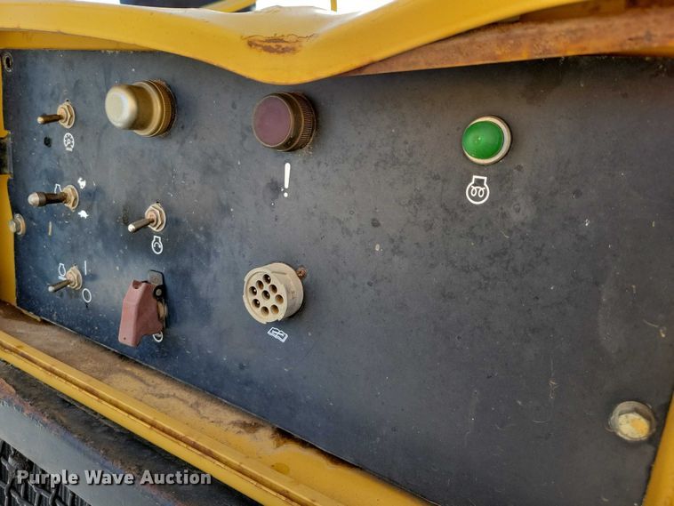 image for item EA2821 2006 Caterpillar 627G conventional scraper 