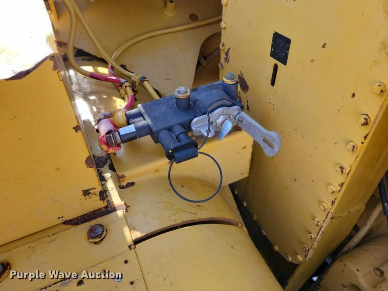 image for item EA2821 2006 Caterpillar 627G conventional scraper 