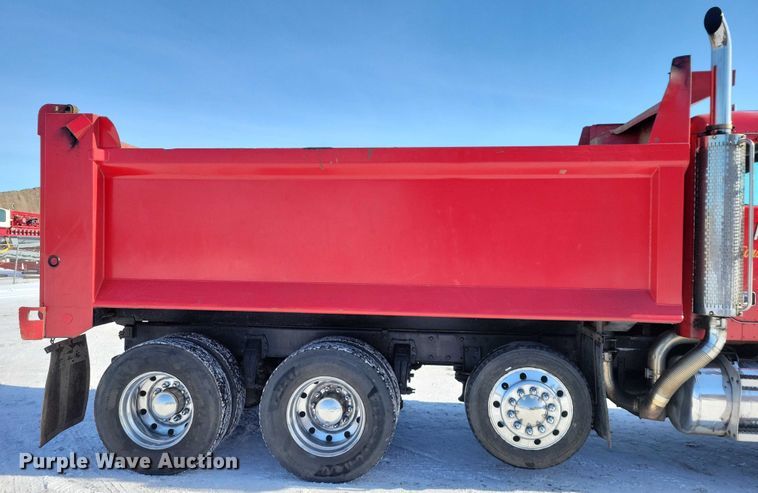 image for item EA2822 1995 Peterbilt 357 dump truck