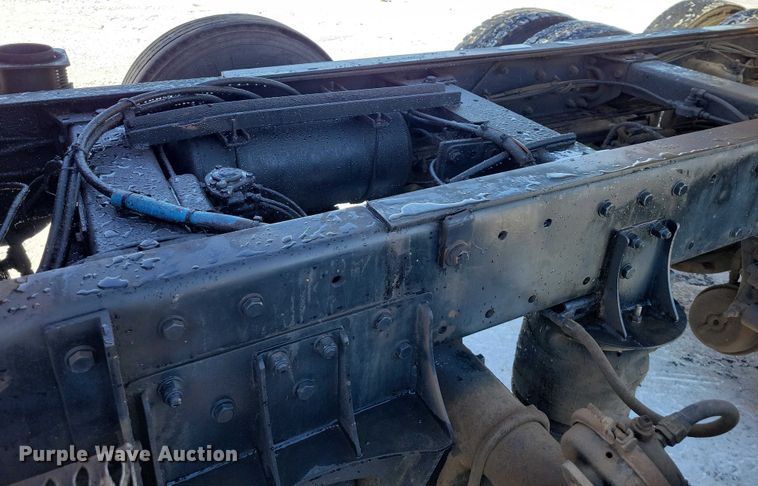 image for item EA2822 1995 Peterbilt 357 dump truck