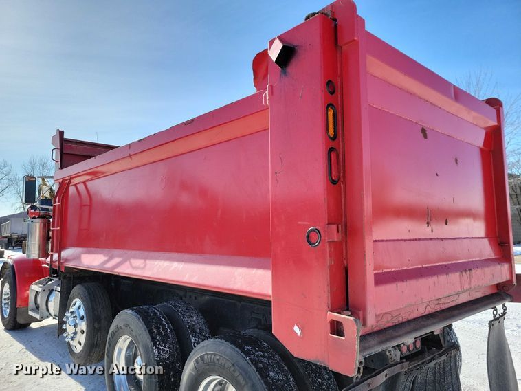 image for item EA2822 1995 Peterbilt 357 dump truck