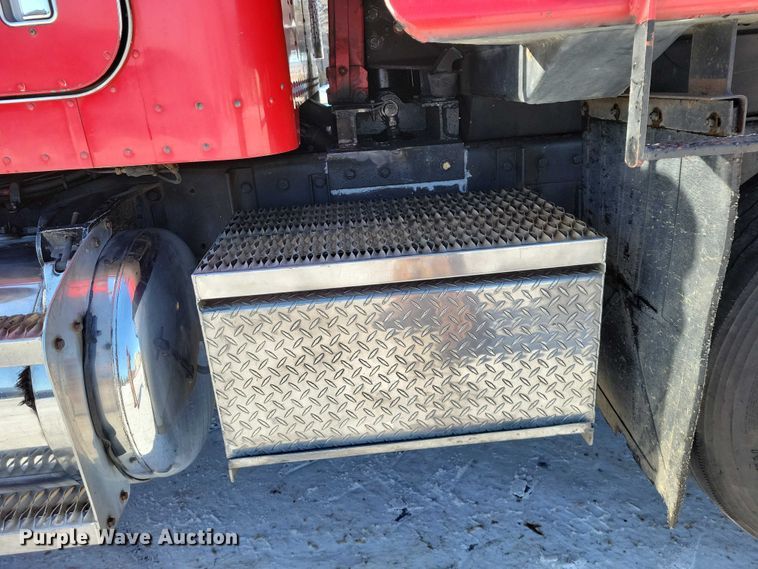 image for item EA2822 1995 Peterbilt 357 dump truck