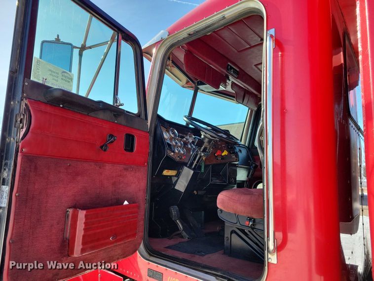 image for item EA2822 1995 Peterbilt 357 dump truck