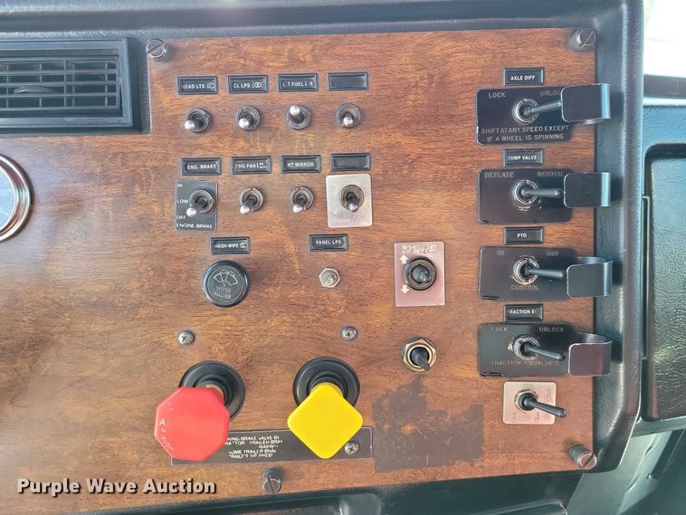 image for item EA2822 1995 Peterbilt 357 dump truck