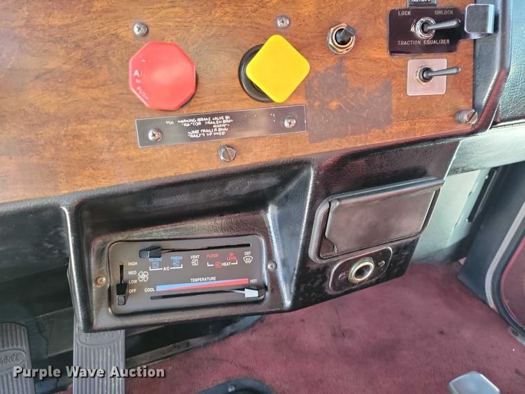 image for item EA2822 1995 Peterbilt 357 dump truck