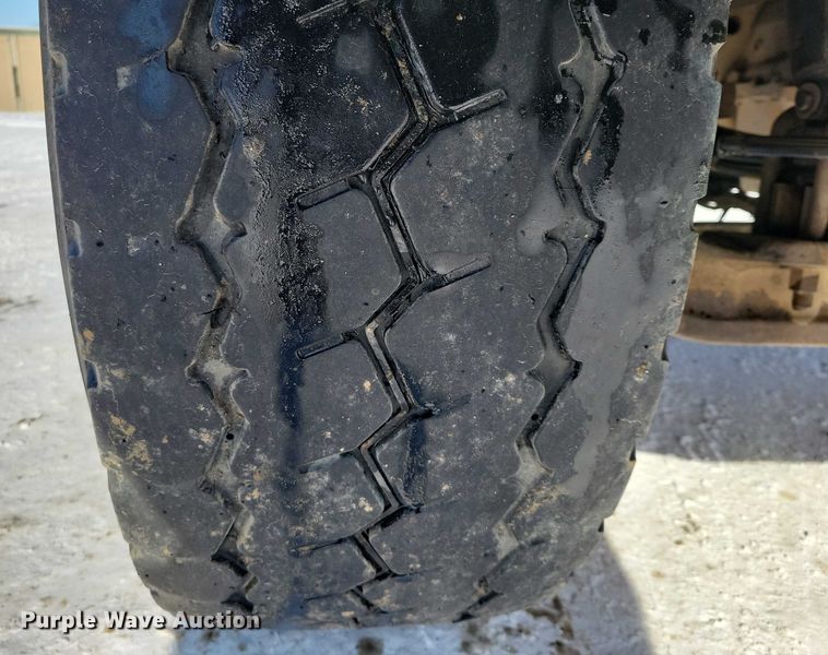 image for item EA2822 1995 Peterbilt 357 dump truck