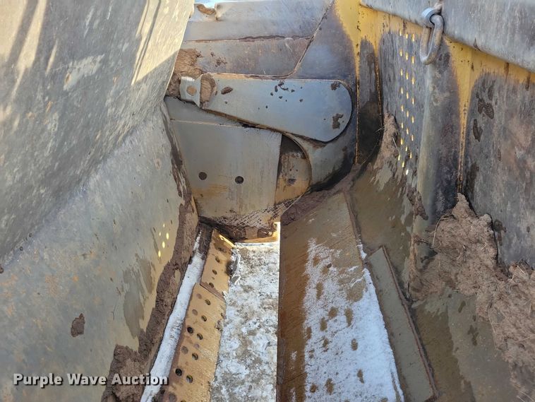 image for item EA2823 2006 Caterpillar 627G conventional scraper 