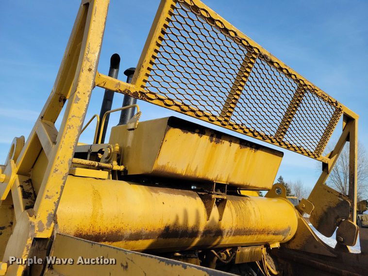 image for item EA2823 2006 Caterpillar 627G conventional scraper 