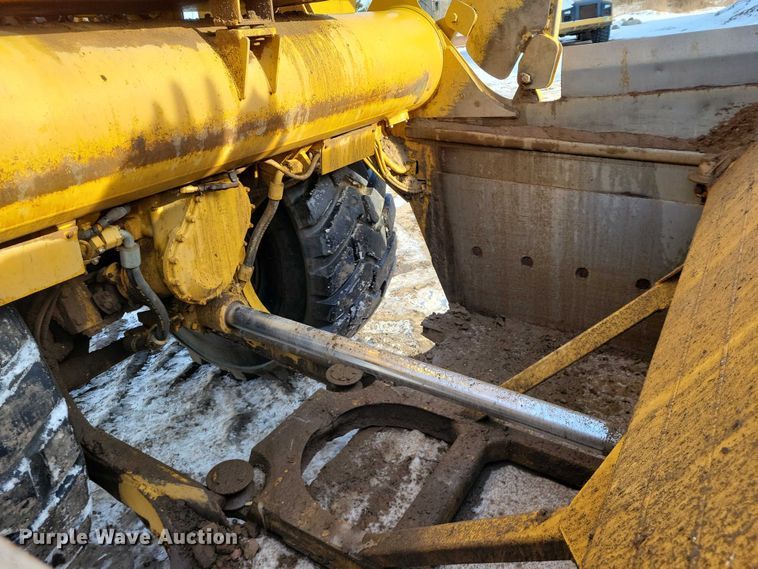 image for item EA2823 2006 Caterpillar 627G conventional scraper 